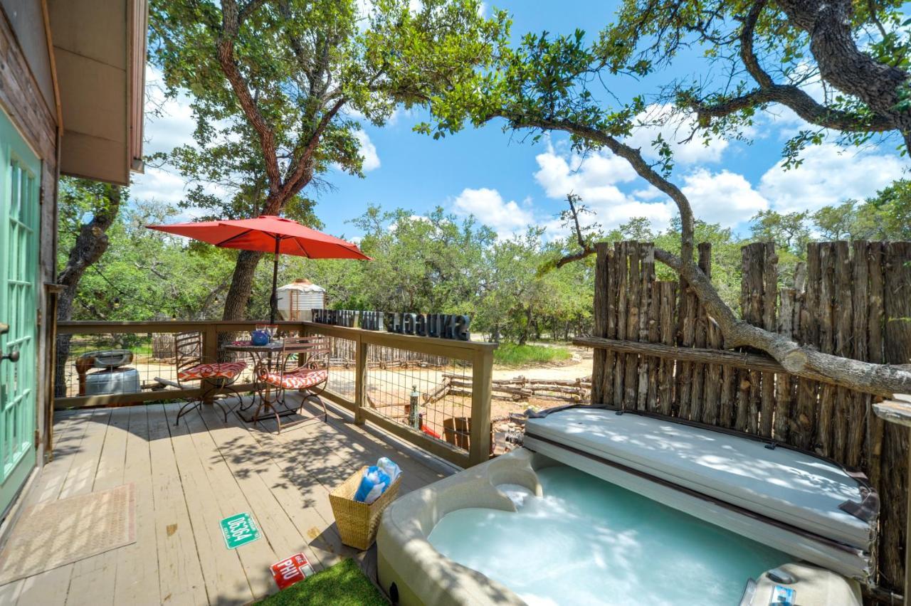 Snuggle Inn Wimberley Cabin With Fire Pit And Deck 외부 사진