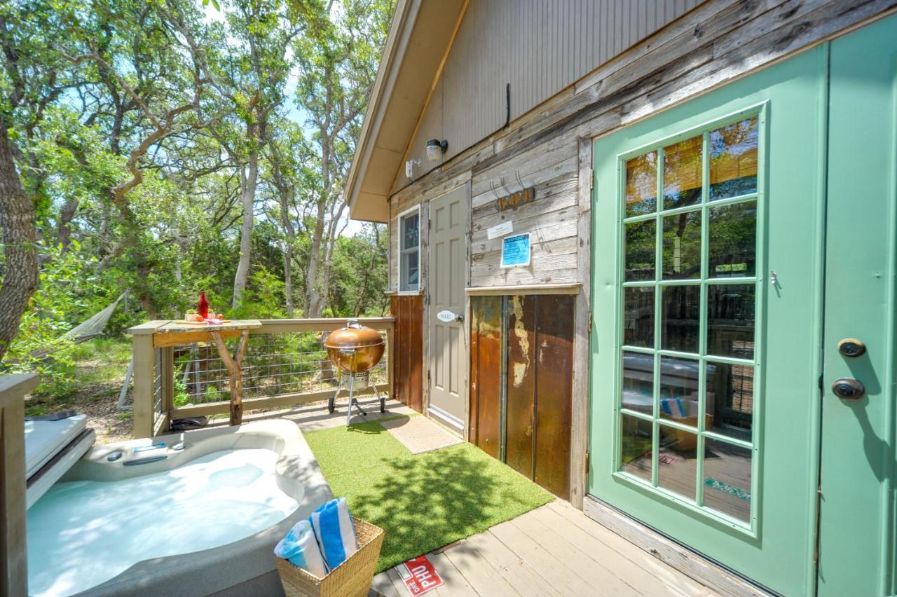 Snuggle Inn Wimberley Cabin With Fire Pit And Deck 외부 사진