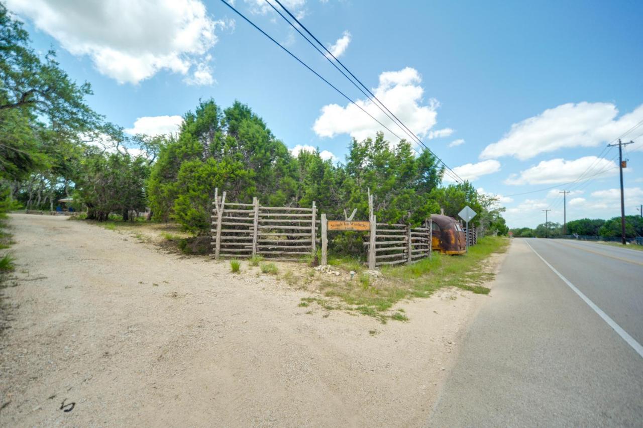 Snuggle Inn Wimberley Cabin With Fire Pit And Deck 외부 사진