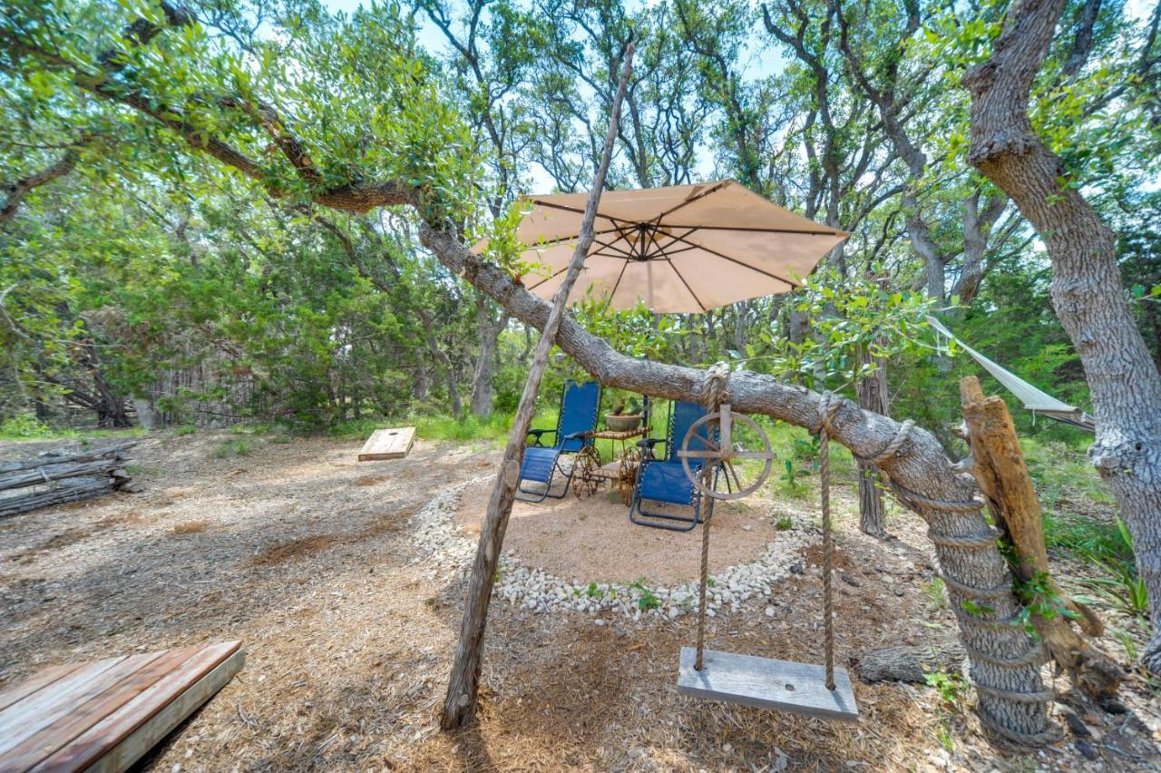 Snuggle Inn Wimberley Cabin With Fire Pit And Deck 외부 사진