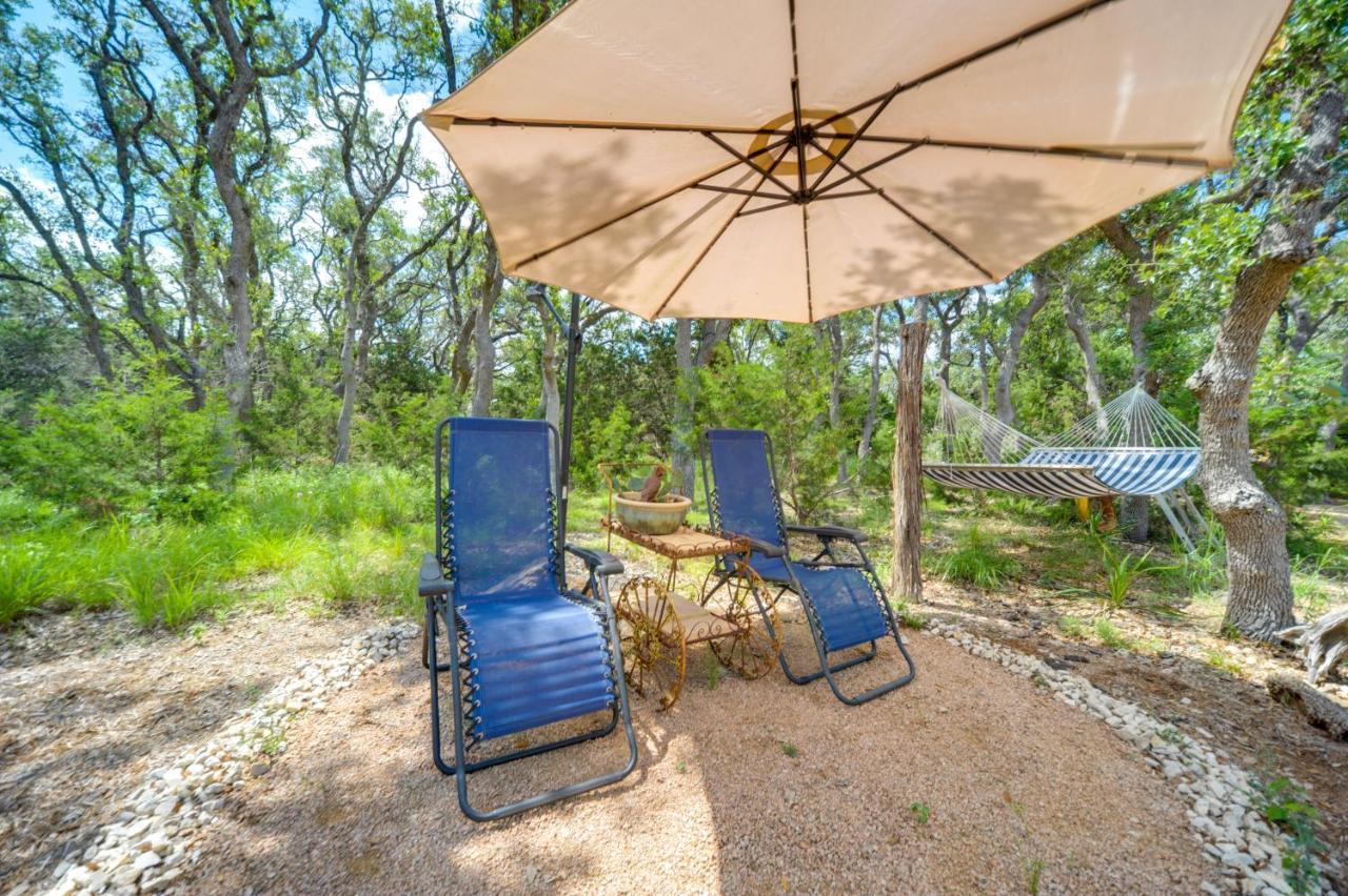 Snuggle Inn Wimberley Cabin With Fire Pit And Deck 외부 사진