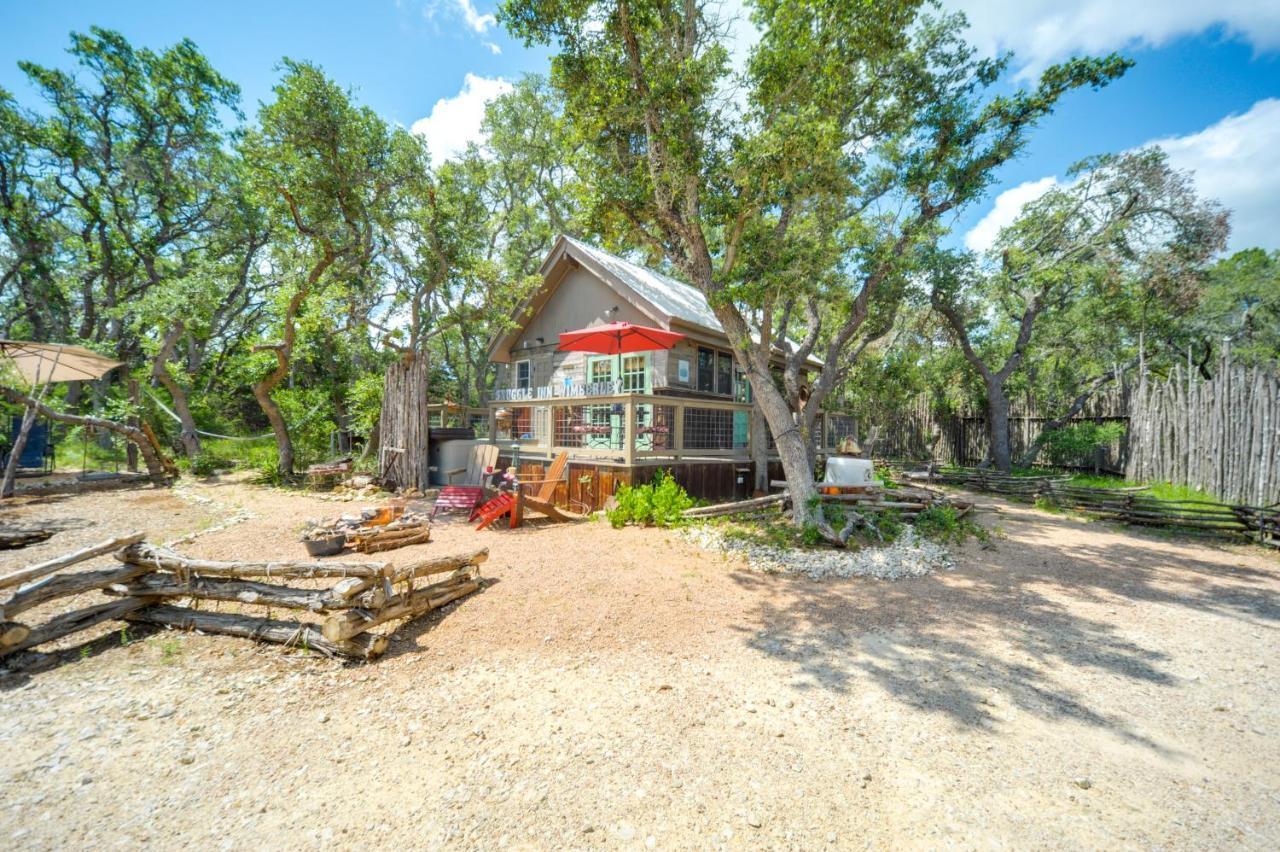 Snuggle Inn Wimberley Cabin With Fire Pit And Deck 외부 사진