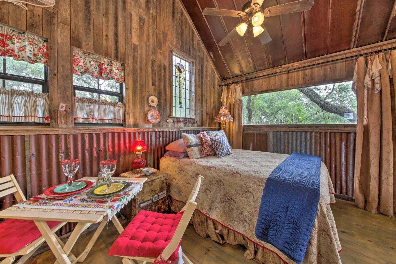 Snuggle Inn Wimberley Cabin With Fire Pit And Deck 외부 사진