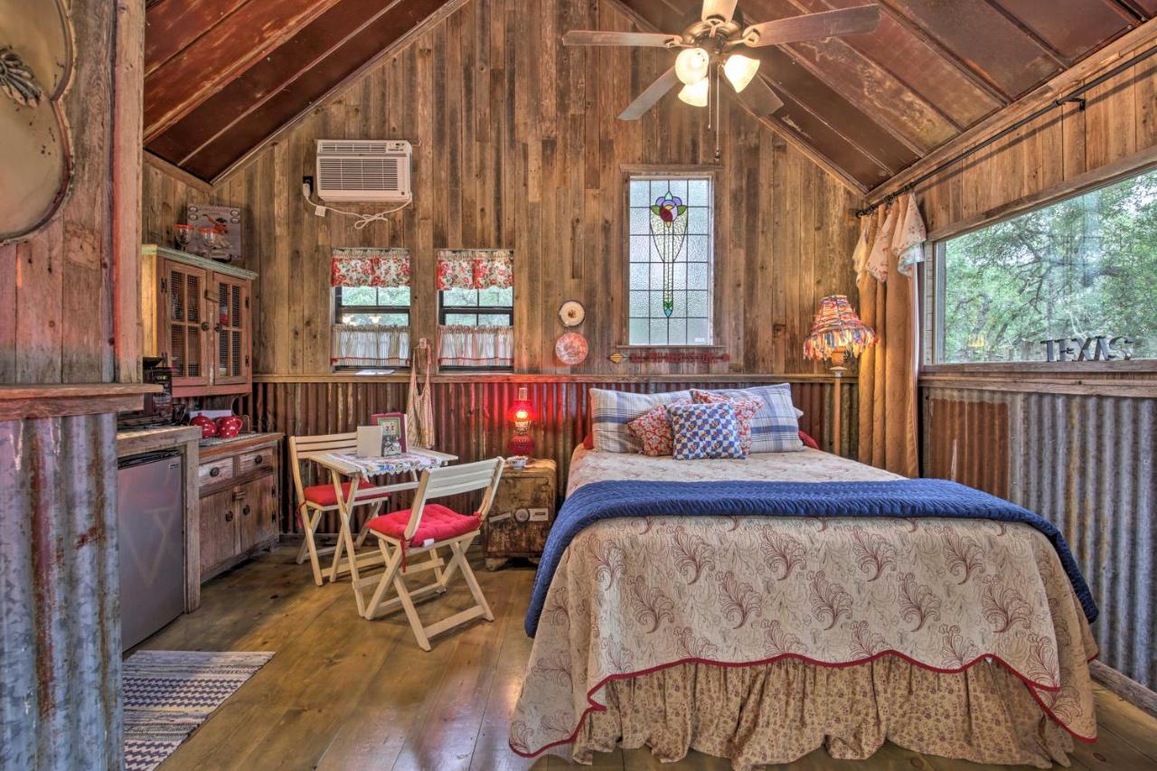 Snuggle Inn Wimberley Cabin With Fire Pit And Deck 외부 사진