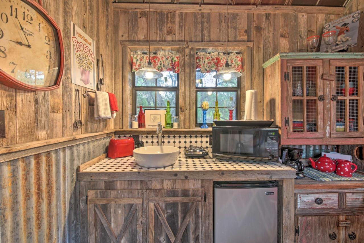 Snuggle Inn Wimberley Cabin With Fire Pit And Deck 외부 사진