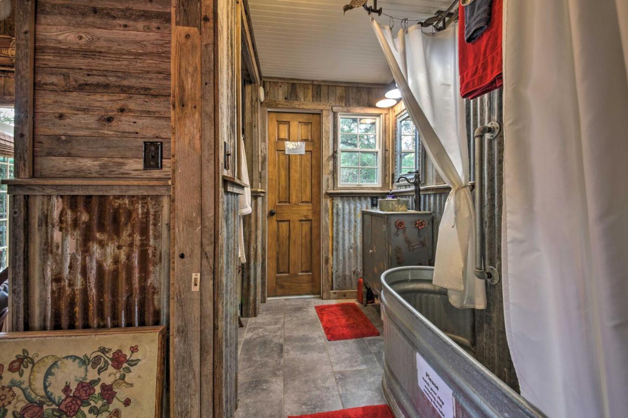Snuggle Inn Wimberley Cabin With Fire Pit And Deck 외부 사진